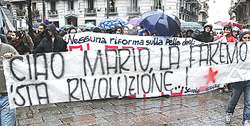 studenti striscione per Monicelli