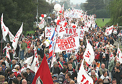 imponente corteo No-Tav degli abitanti della valle di Susa