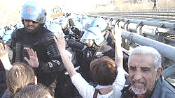 Val Susa: la protesta No-Tav sull'autostrada