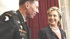 Petraeus e la Clinton