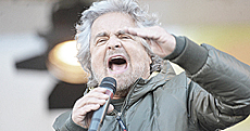 Grillo in piazza a Genova