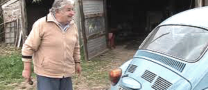 Mujica col suo vecchio Maggiolone