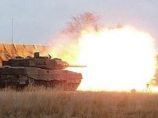 Tank tedesco Leopard 2 in azione