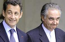 Attali accanto a Sarkozy