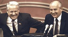 Eltsin e Gorbaciov