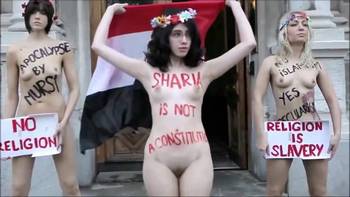 Le Femen in azione