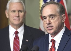 David Shulkin col vicepresidente Mike Pence