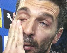 Buffon in lacrime dopo Italia-Svezia