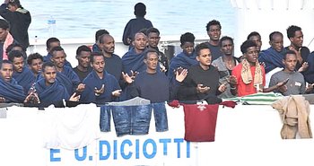 I migranti africani sulla nave Diciotti