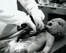 L'autopsia del (falso) alieno di Roswell