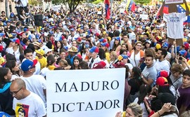 Proteste contro Maduro