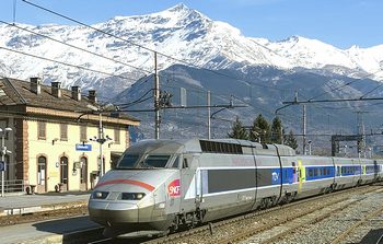 Il Tgv francese che transita regolarmente in val Susa