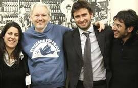 Di Battista con Assange