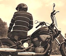 Giovane in moto