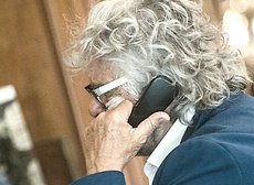 Grillo al telefono