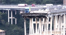 Il viadotto Morandi crollato