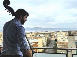 Musicista sul balcone