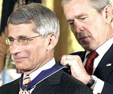 Anthony Fauci premiato da Bush