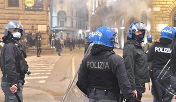 Guerriglia urbana a Firenze