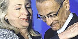 Hillary Clinton con John Podesta