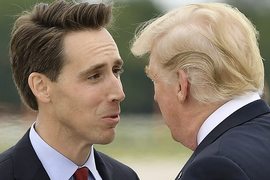 Il senatore Josh Hawley con Trump