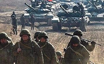Truppe russe schierate al confine con l'Ucraina